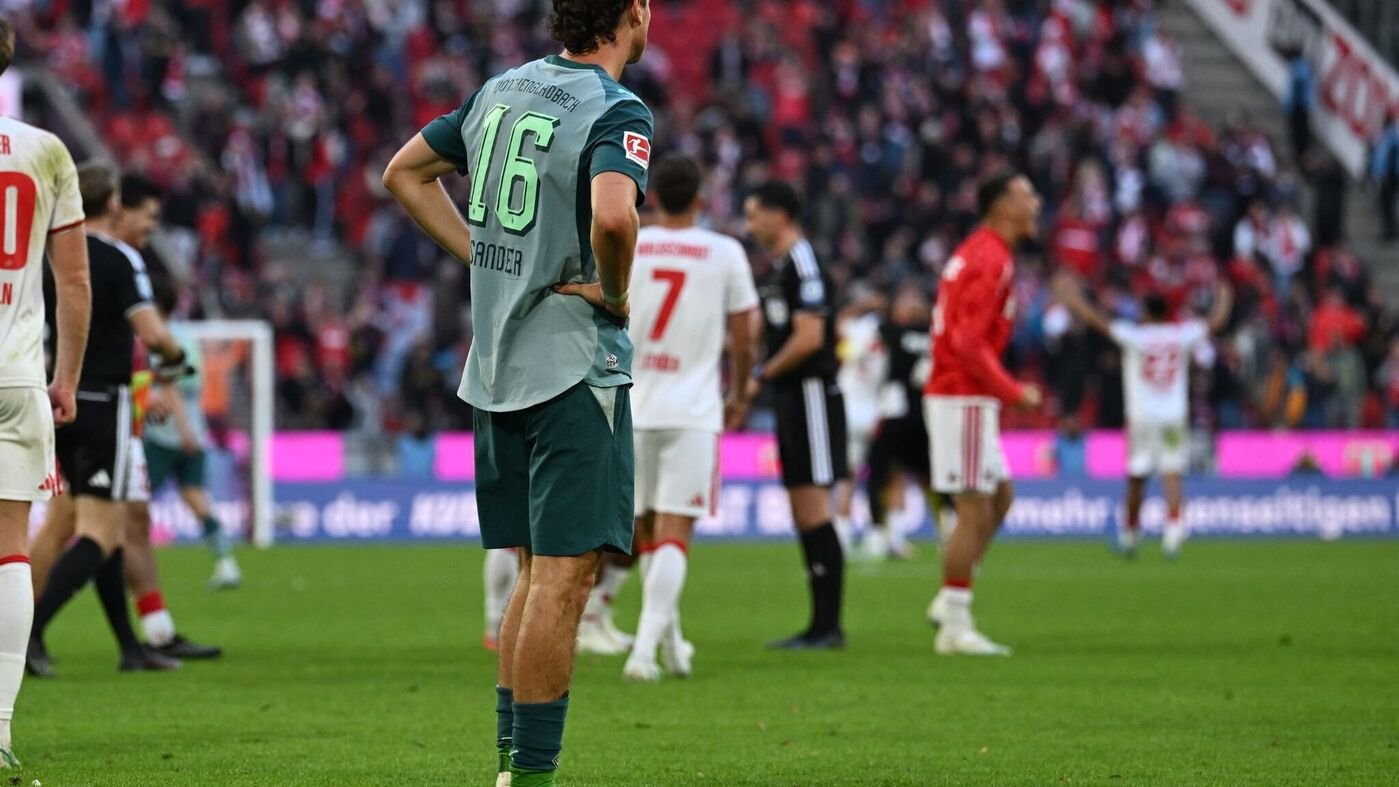 Artikelbild der Quelle zu: Fußball-Bundesliga: Krawalle und keine Punkte: Gladbach nicht bundesligareif