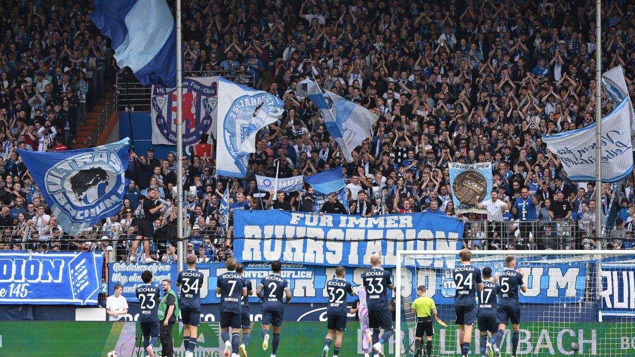Artikelbild der Quelle zu: Verbot in Ostkurve: Bochum-Fans fordern mehr Transparenz beim Hüpfverbot