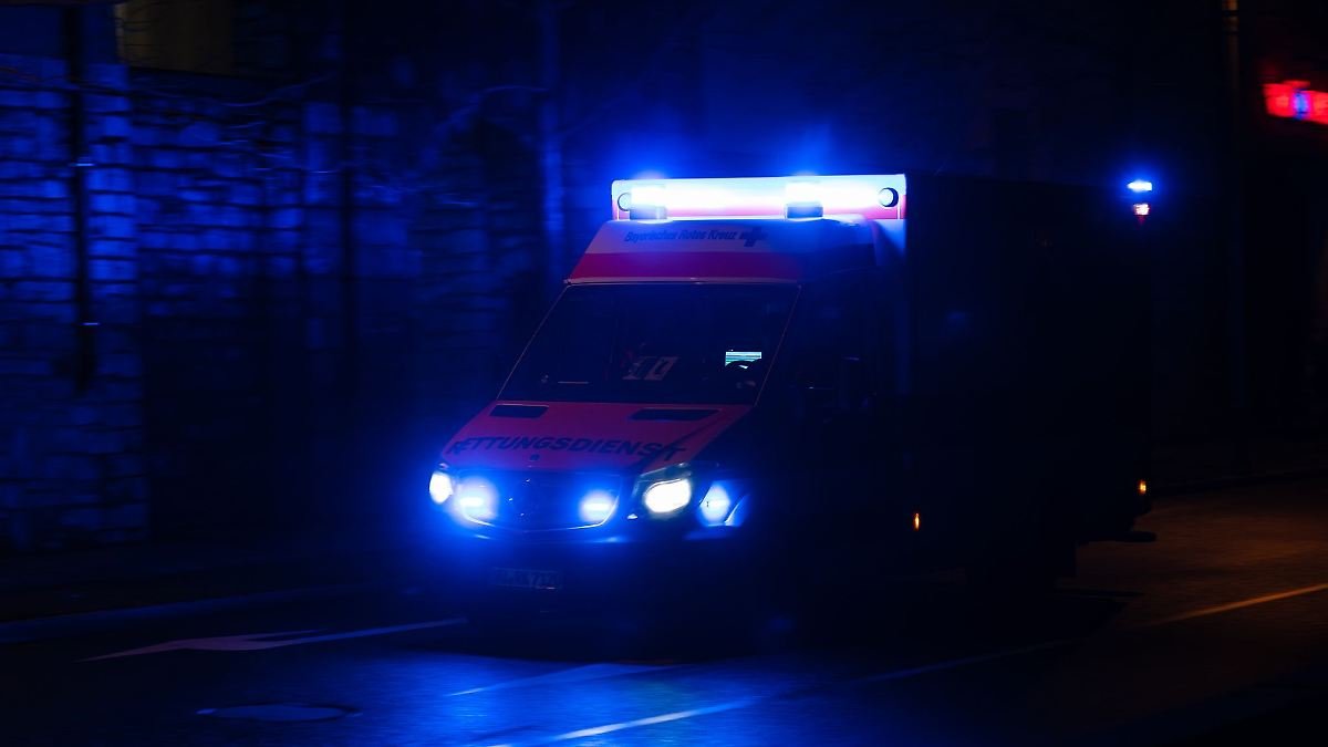 Artikelbild der Quelle zu: Nordrhein-Westfalen: Zwei Schwerverletzte bei Frontalcrash in Aachen