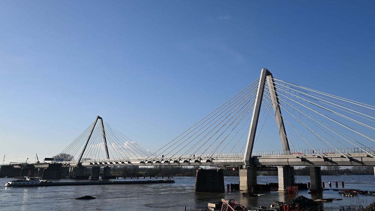 Artikelbild der Quelle zu: Nordrhein-Westfalen: Streit um Leverkusener Rheinbrücke vor Gericht