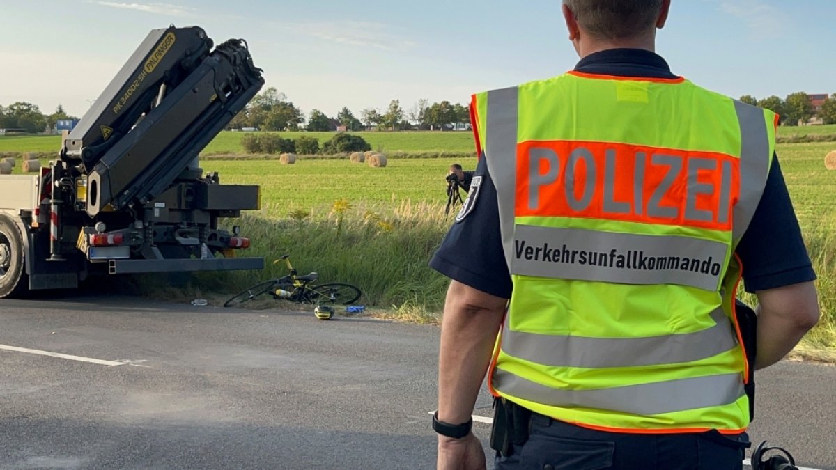 Die Polizei infomiert über einen aktuellen Unfall (Symbolbild). (Foto)