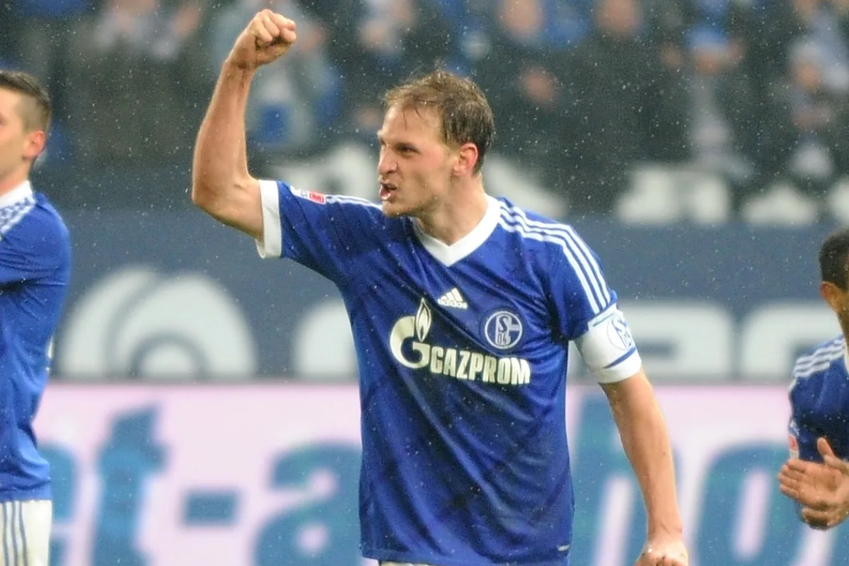 Artikelbild der Quelle zu: Mehr als ein Käpt’n! So prägt Benedikt Höwedes den FC Schalke 04 bis heute