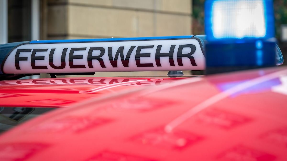 Artikelbild der Quelle zu: Nordrhein-Westfalen: Zimmerbrand in Düsseldorf - Familie muss ins Krankenhaus