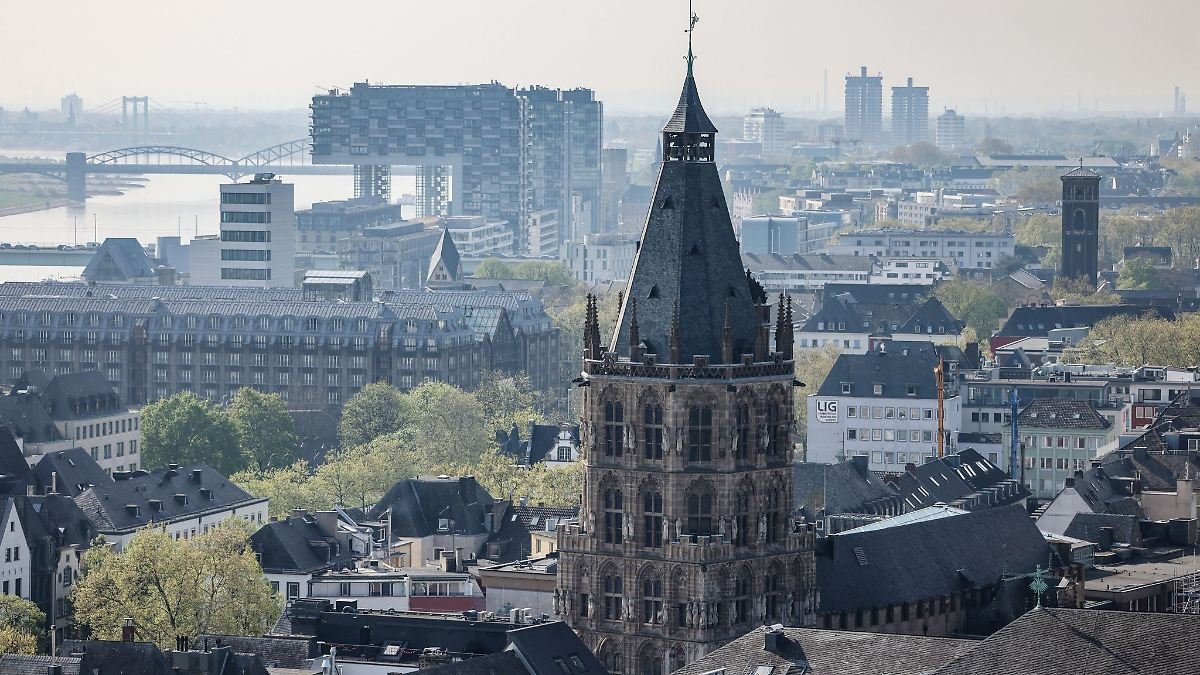 Artikelbild der Quelle zu: Nordrhein-Westfalen: Köln würdigt ehemaligen OB Adenauer mit Festakt