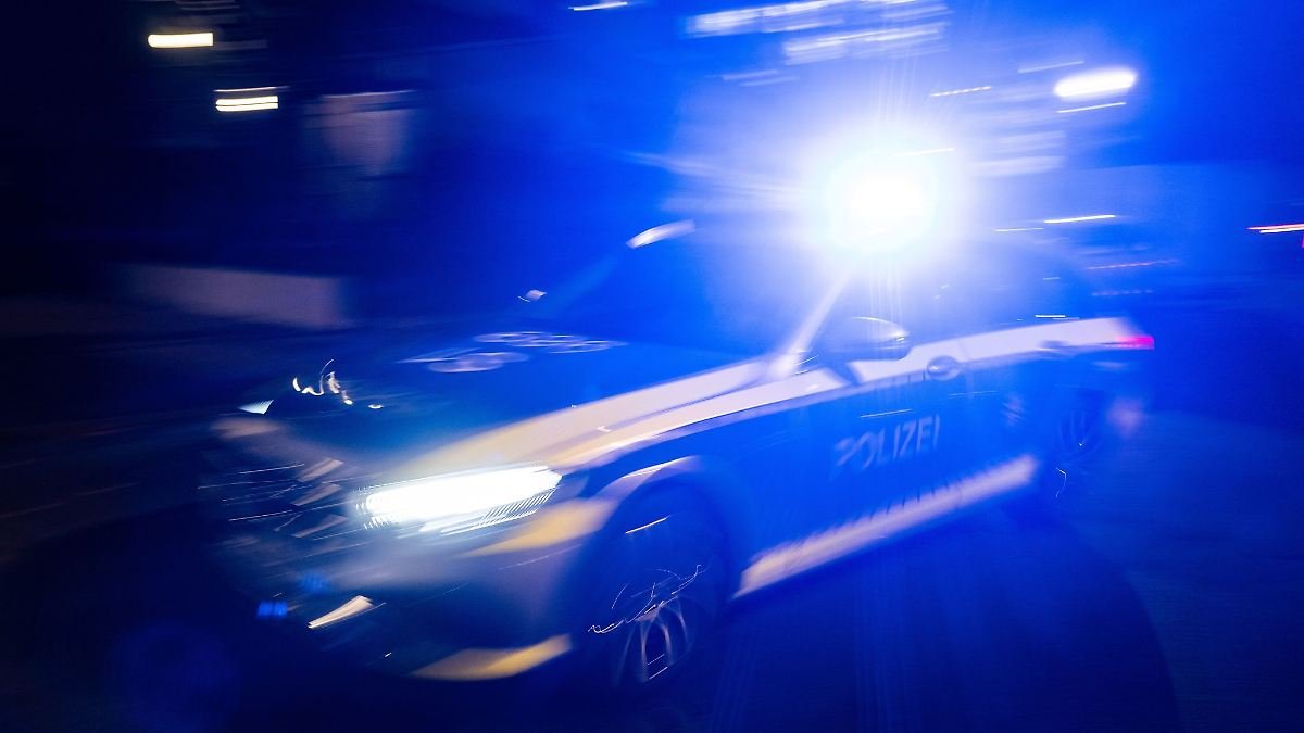 Artikelbild der Quelle zu: Nordrhein-Westfalen: Geldautomat an Waschanlage in Marsberg gesprengt