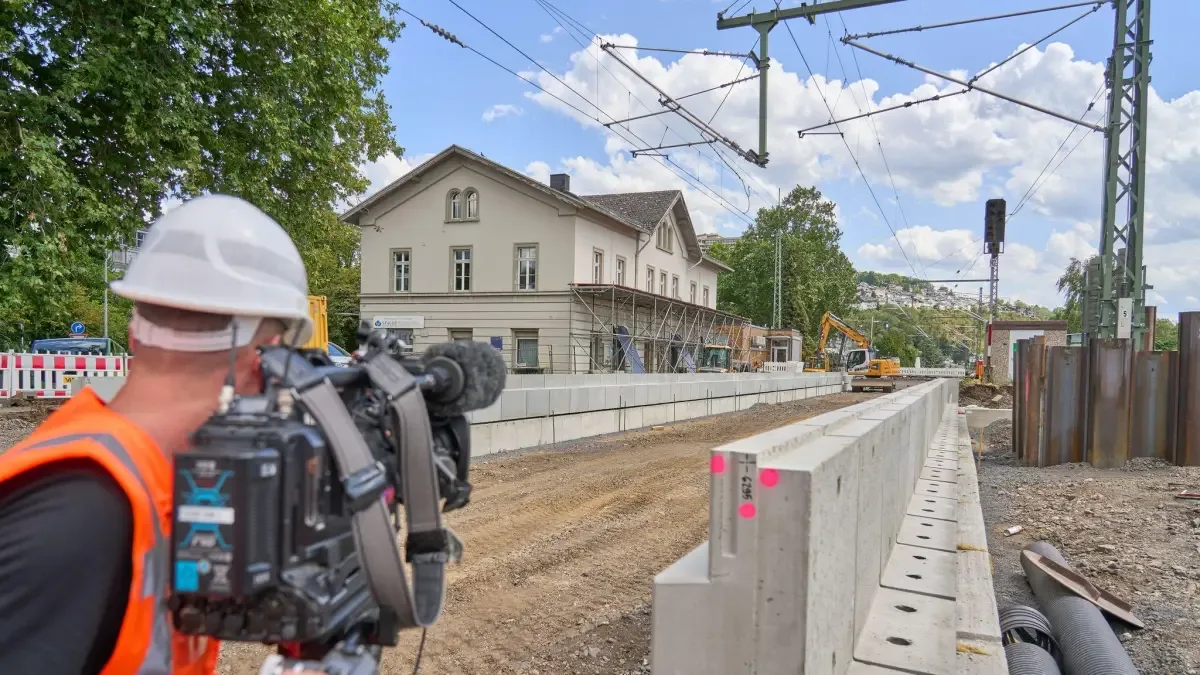 Artikelbild der Quelle zu: Bahn saniert linke Rheinstrecke 2028 nur zum Teil
