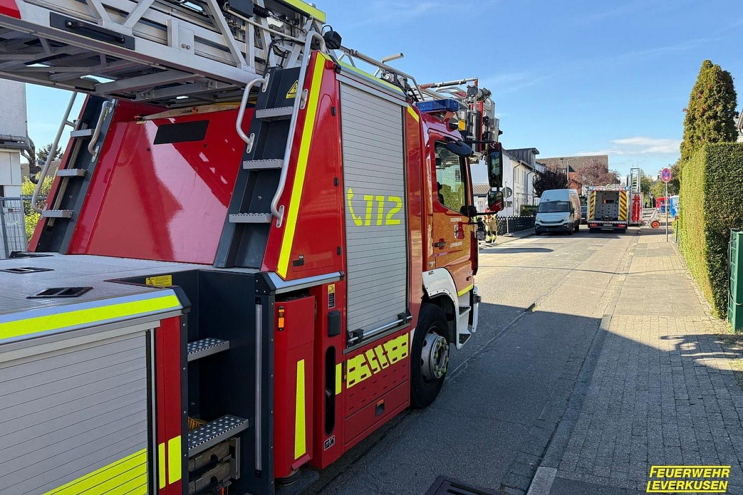 Artikelbild der Quelle zu: News, Nordrhein-Westfalen, Regional: Feuerwehr Leverkusen rettet schwer verletzten Arbeiter aus Baugrube