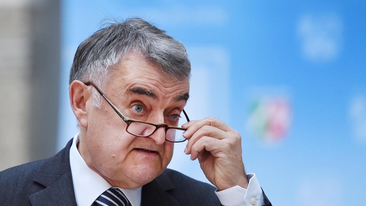 Artikelbild der Quelle zu: Innenminister Reul bereits an Hüfte operiert
