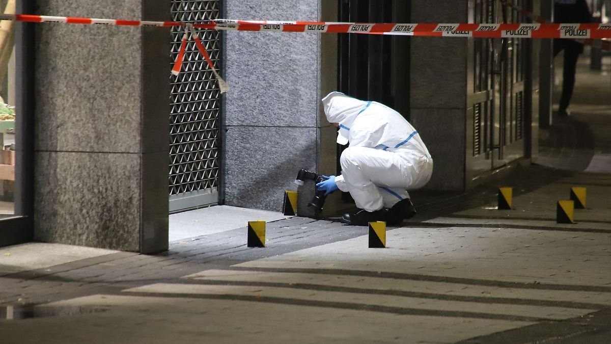 Artikelbild der Quelle zu: Nordrhein-Westfalen: Erneut Schüsse auf Geschäft in der Kölner Innenstadt