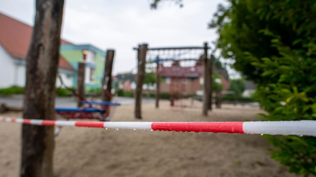Artikelbild der Quelle zu: Nordrhein-Westfalen: Kinderschutzbeauftragte: Schulhöfe länger offen lassen