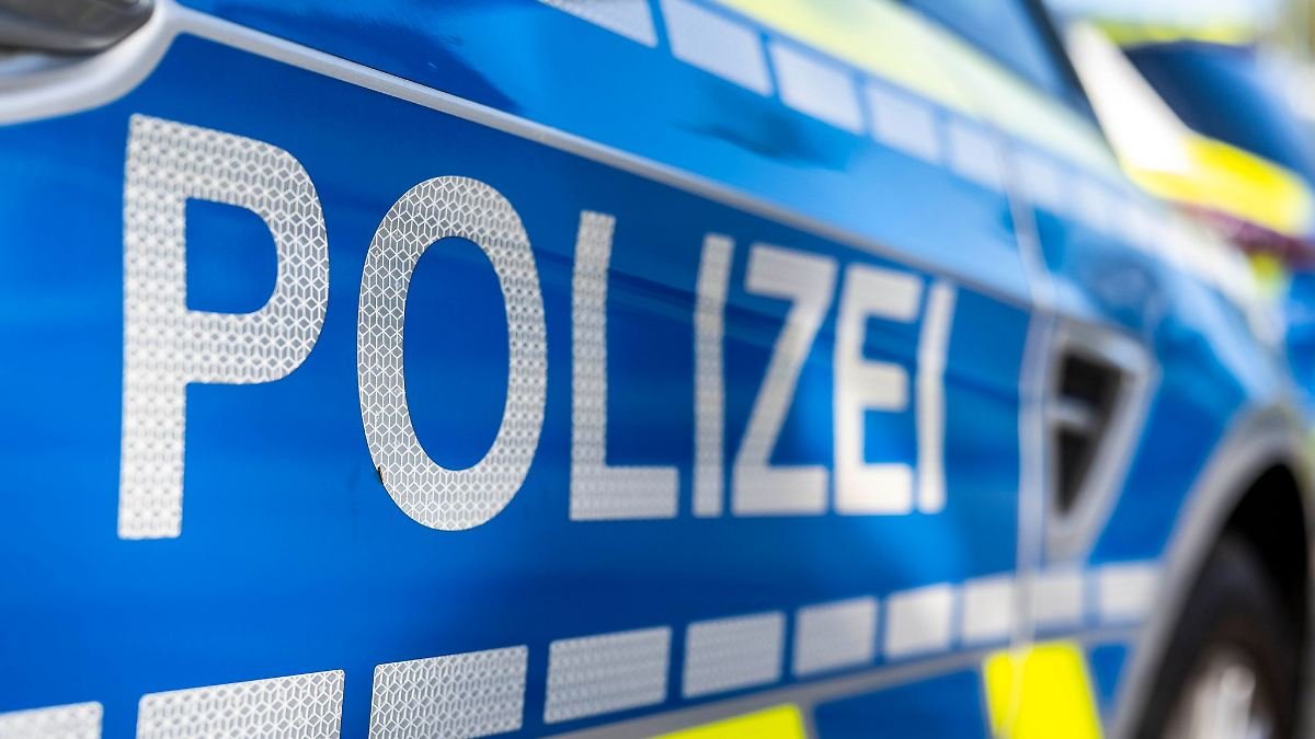 Artikelbild der Quelle zu: Nordrhein-Westfalen: 14-Jährige baut Autounfall - Beifahrer unter Drogen