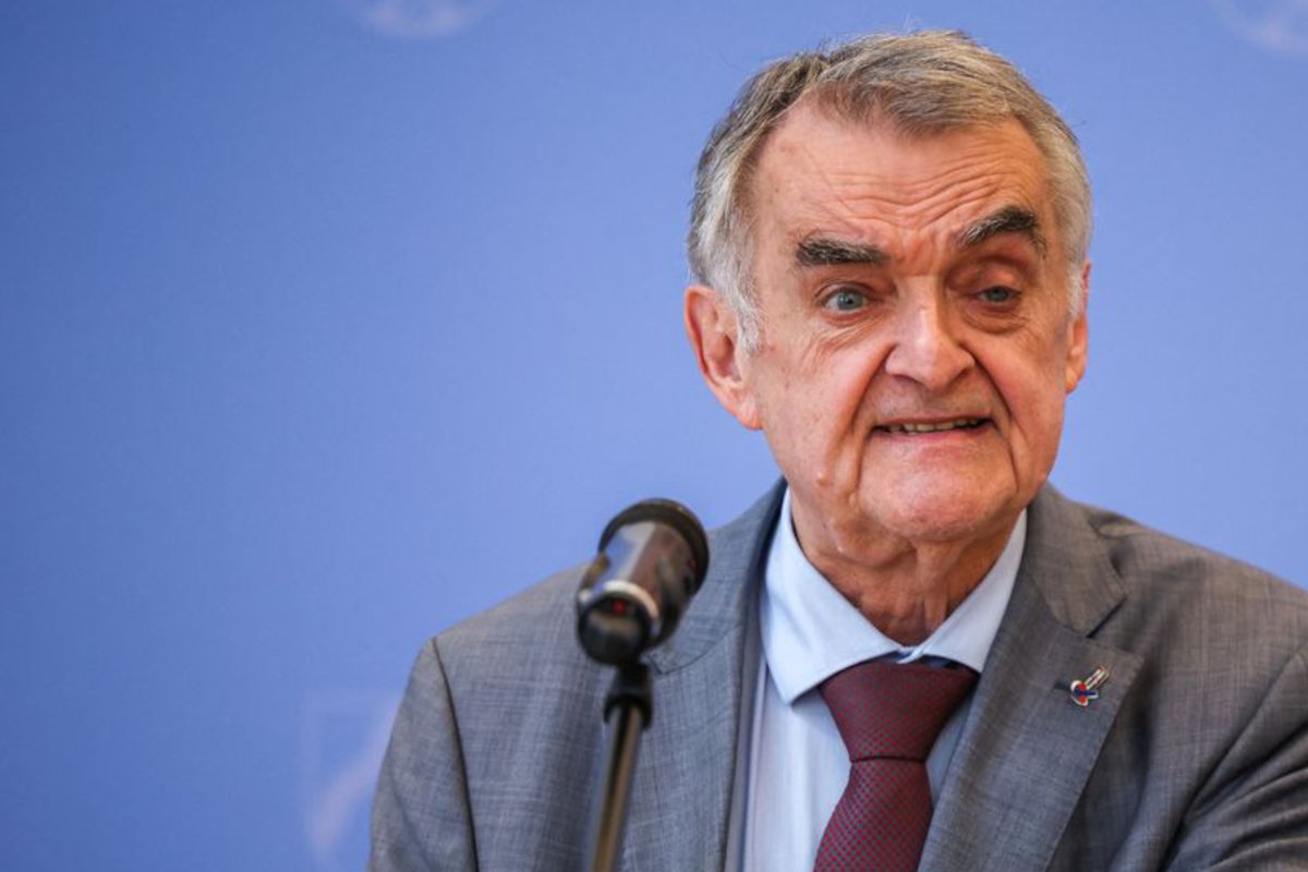 Artikelbild der Quelle zu: Sprachprobleme: Das sagt NRW-Innenminister Reul zu seiner Gesundheit