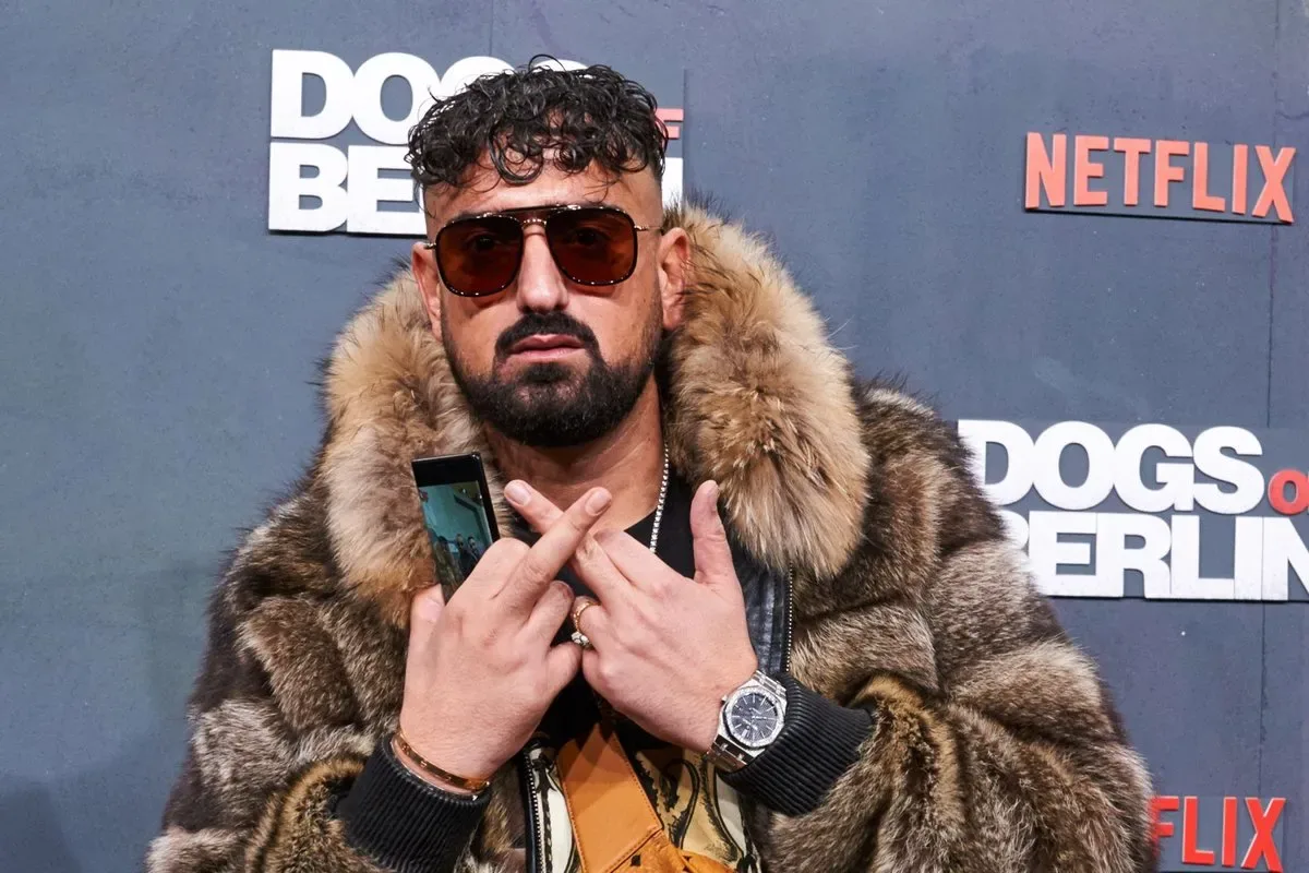Artikelbild der Quelle zu: Düsseldorf-Konzert abgesagt: Sorge um Rapper Haftbefehl