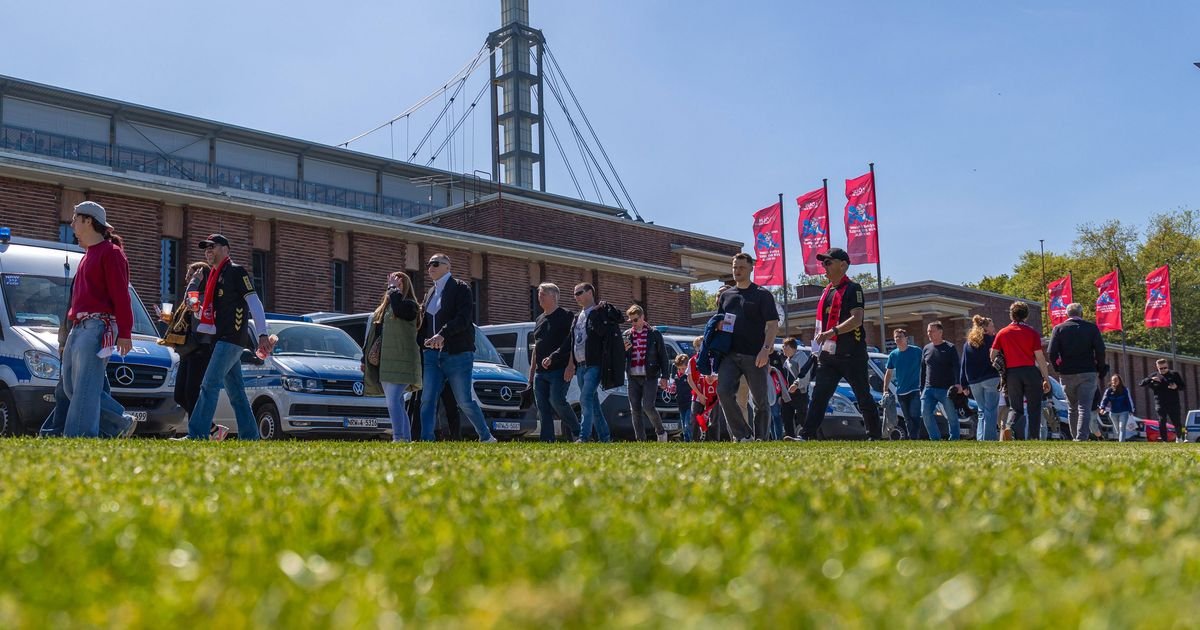 Artikelbild der Quelle zu: FC mit Fans in Kontakt: Derby-Härtetest für Kölner Stadion-Konzept