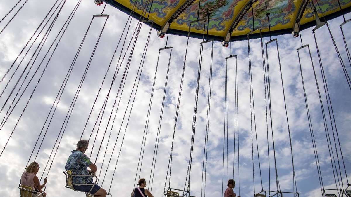 Artikelbild der Quelle zu: „Schönste Kirmes im Münsterland“: Innenstadt in Rheine verwandelt sich in buntes Treiben