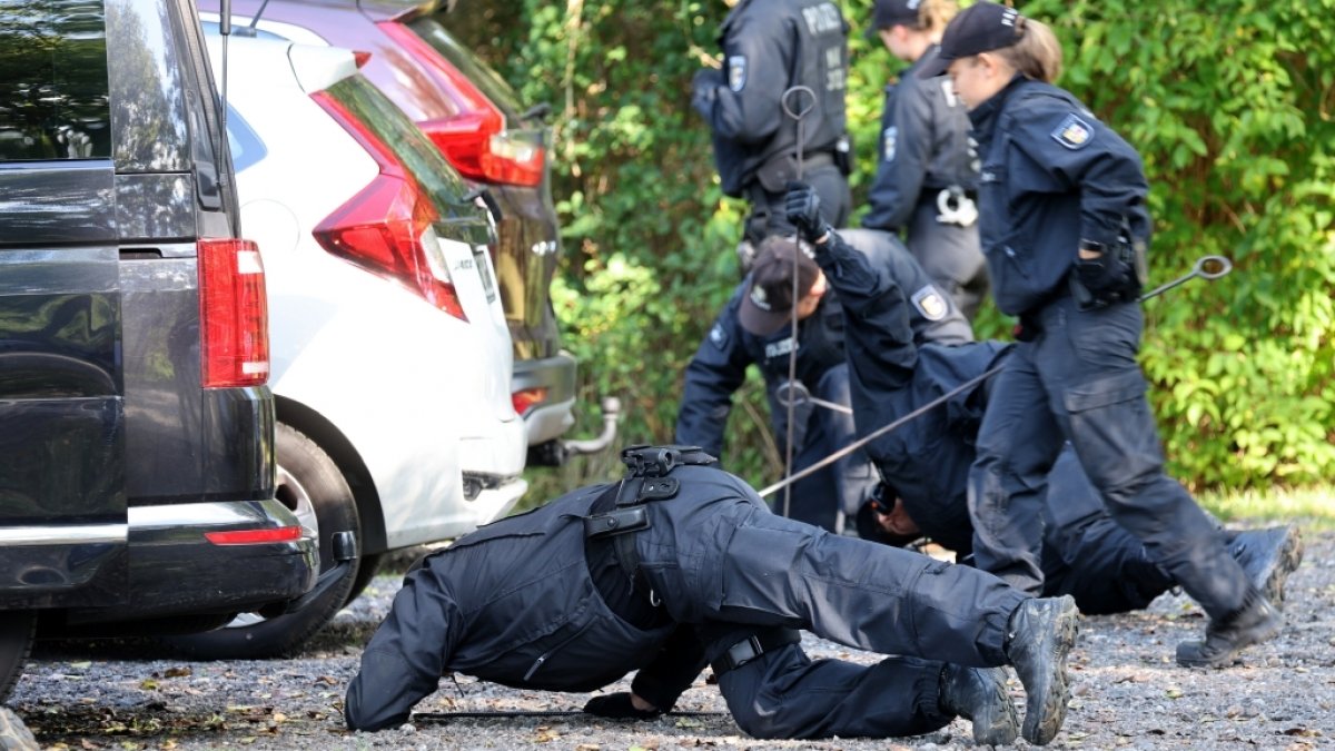 Die Polizei informiert über eine aktuelle Fahndung (Symbolbild). (Foto)