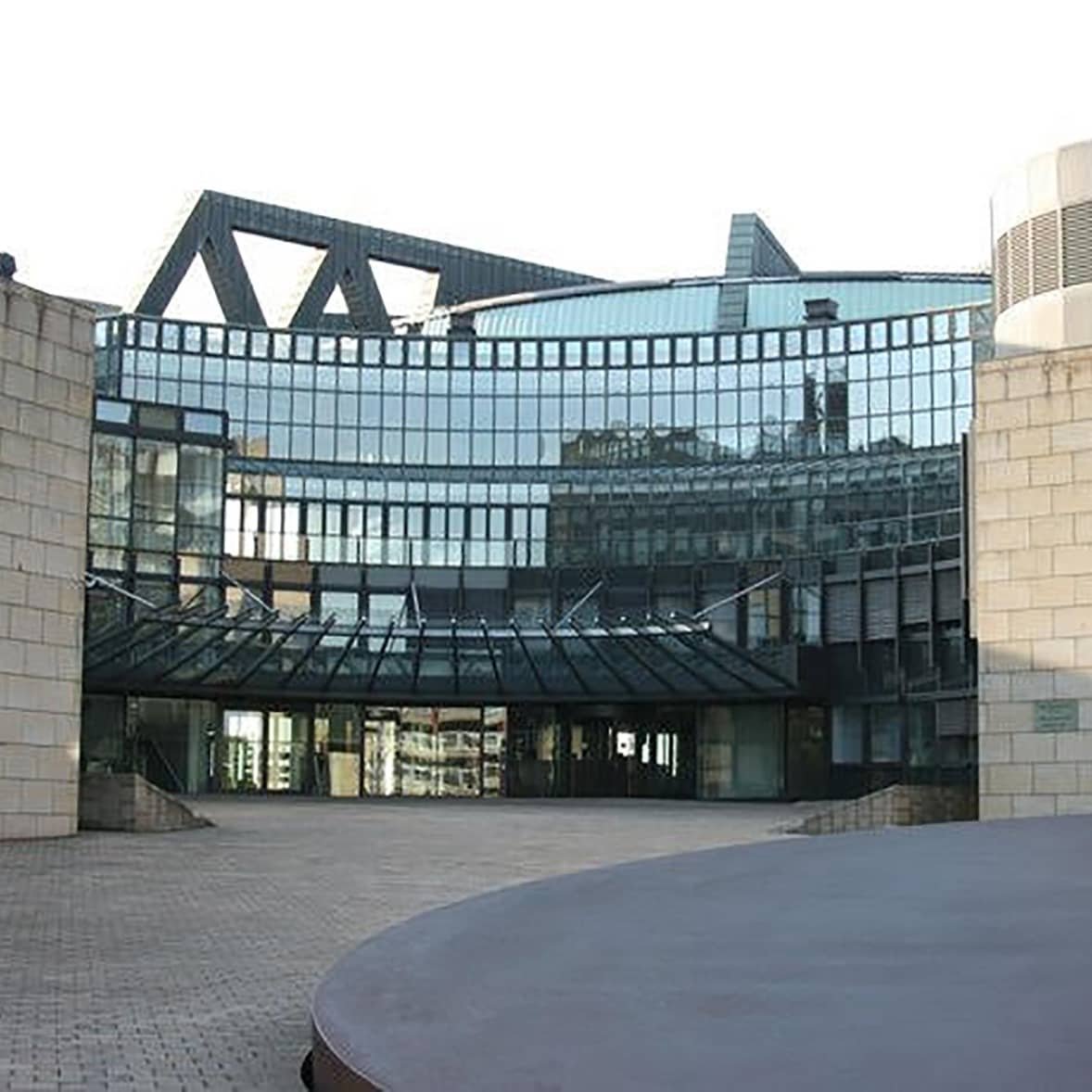 Artikelbild der Quelle zu: Mobbing in Ministerium? Untersuchung im Fall Scharrenbach