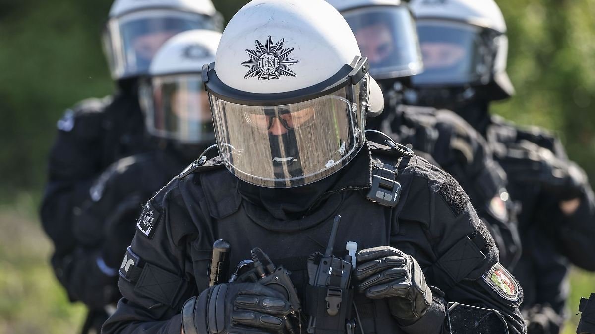 Artikelbild der Quelle zu: Nordrhein-Westfalen: Amokalarm an Wuppertaler Gesamtschule ausgelöst
