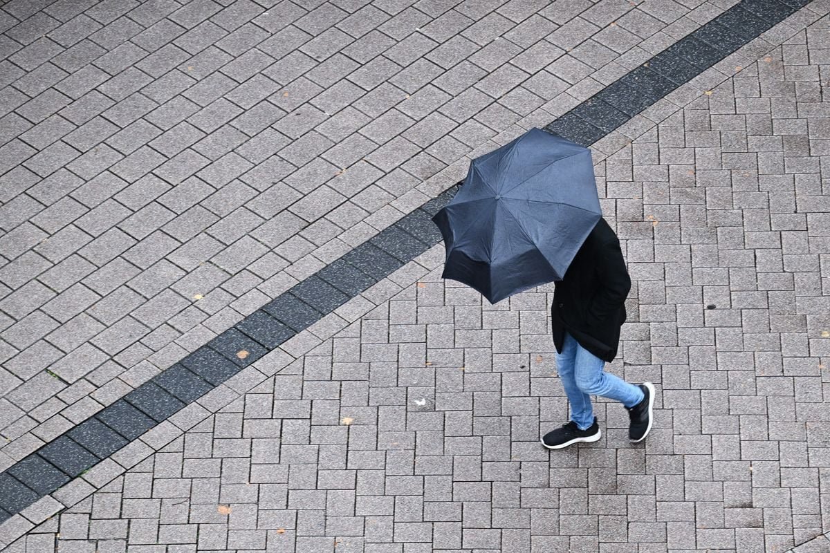 Artikelbild der Quelle zu: Regen und Gewitter am Wochenende: Wird das Wetter in NRW am Montag besser?