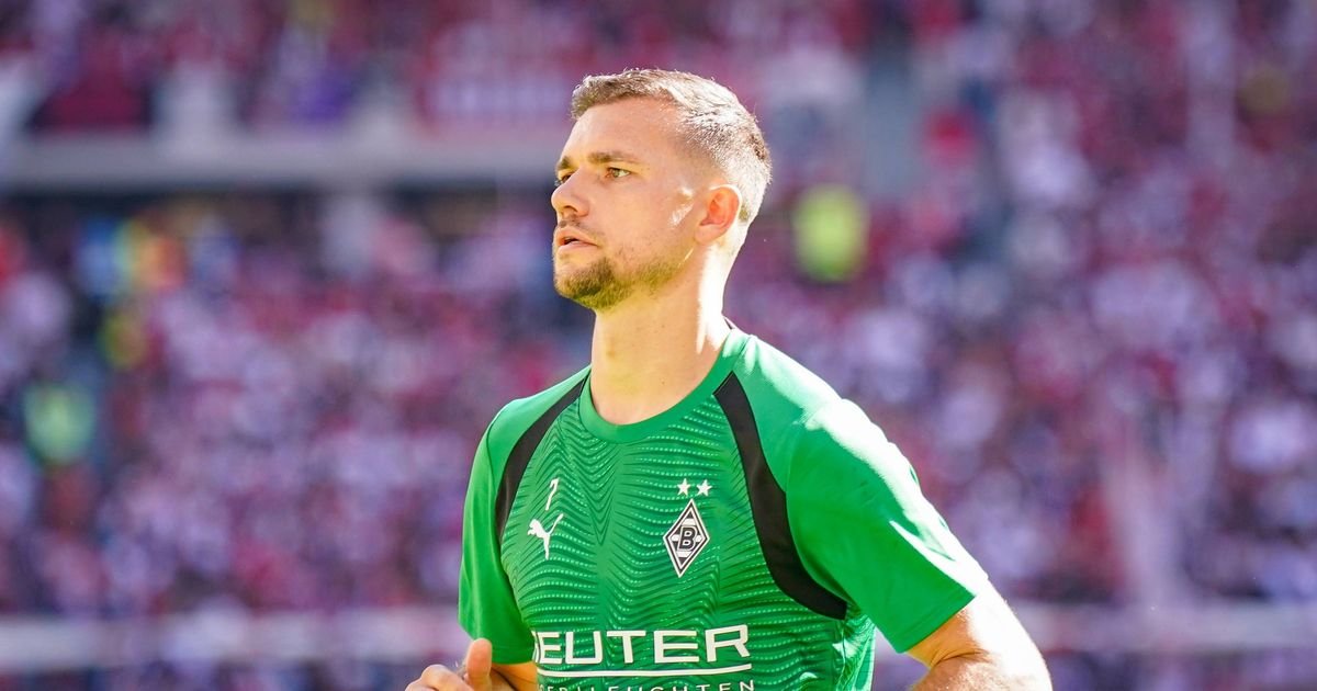 Artikelbild der Quelle zu: Gladbach-Coach knallhart: Die Wahrheit hinter der Stöger-Verbannung