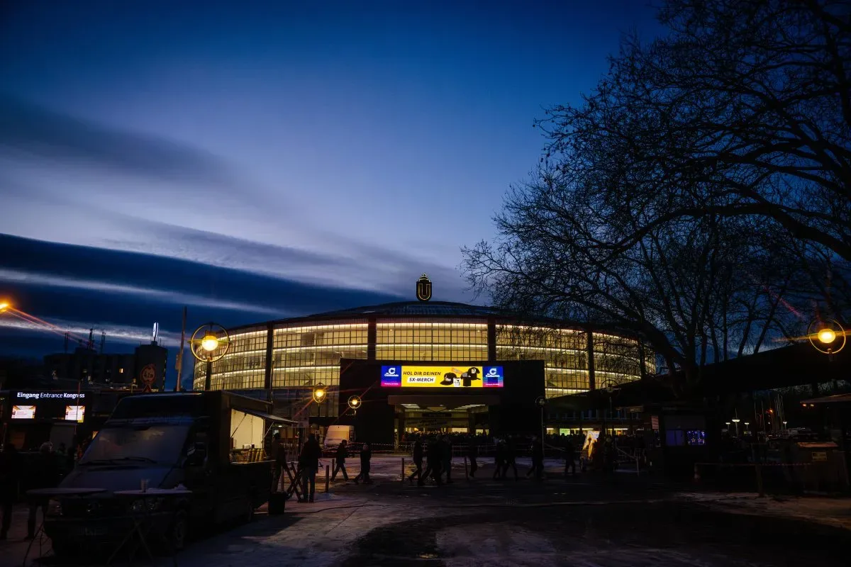 Artikelbild der Quelle zu: Bomben-Fund sorgt für Durcheinander: Konzert in Westfalenhalle Dortmund genau im Radius