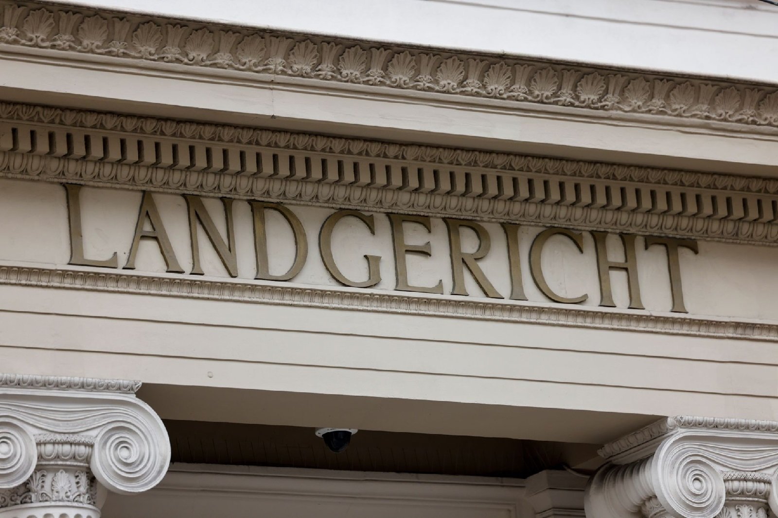 Artikelbild der Quelle zu: Prozessauftakt nach grausigem Frauenleichenfund in RLP und NRW