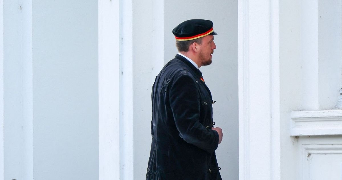 Artikelbild der Quelle zu: „Aus einer Bierlaune“: AfD-Politiker aus Köln liefert sich ungewöhnliches Duell