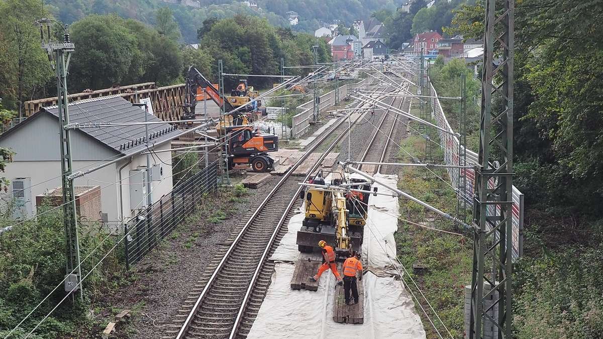 Artikelbild der Quelle zu: Ruhr-Sieg-Strecke: Schienenersatzverkehr bleibt bestehen