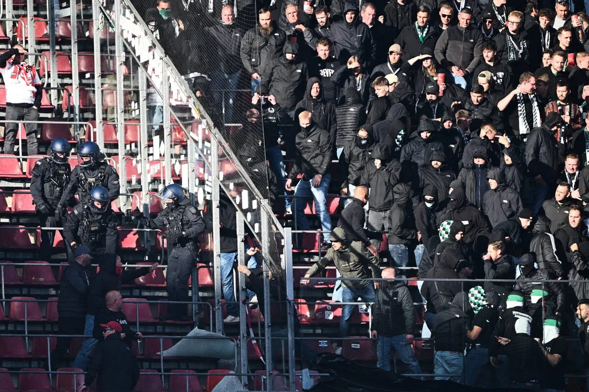 Artikelbild der Quelle zu: 1. FC Köln gegen Schalke: Polizei bereitet sich auf Fan-Krawalle vor