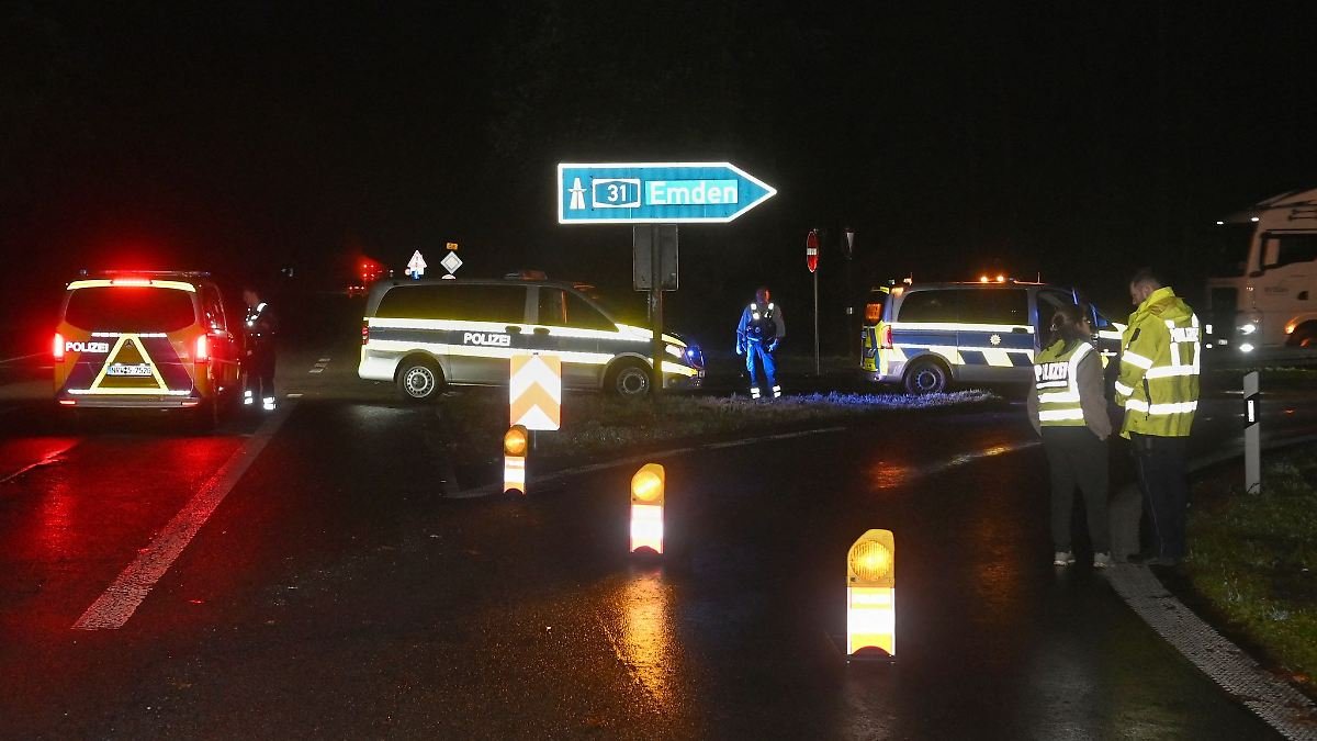 Artikelbild der Quelle zu: Nordrhein-Westfalen: Aktivisten verzögern Castortransport auf A31