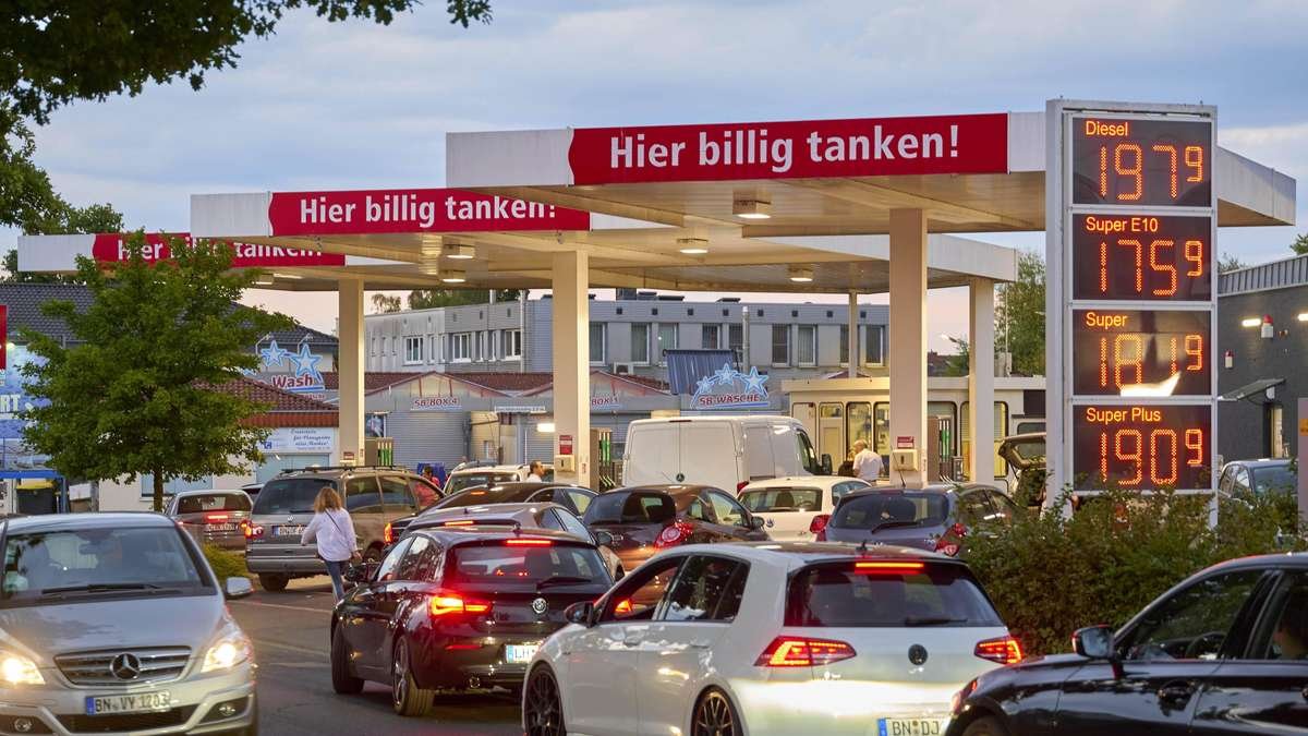 Artikelbild der Quelle zu: Tankrabatt reißt 270-Millionen-Loch in NRW-Haushalt – und wirkt sogar bis 2027 nach