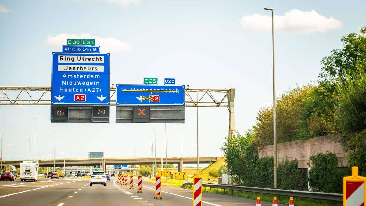 Artikelbild der Quelle zu: Während NRW-Herbstferien: Autobahn-Sperrungen in Holland treffen Touristen