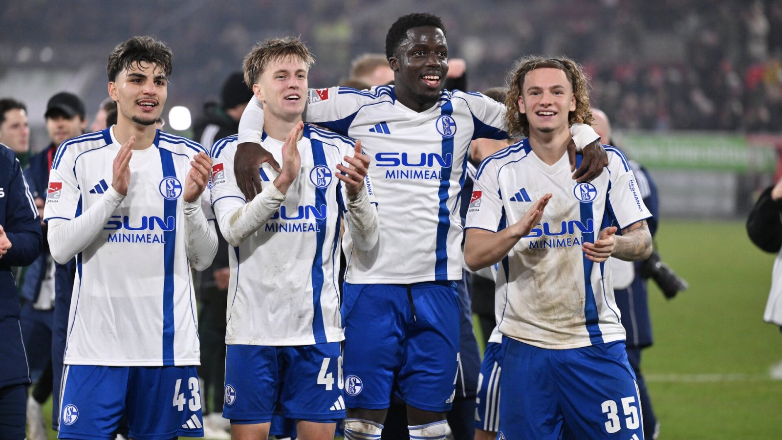 Artikelbild der Quelle zu: Schalke-Profi wechselt zu Revier-Rivalen
