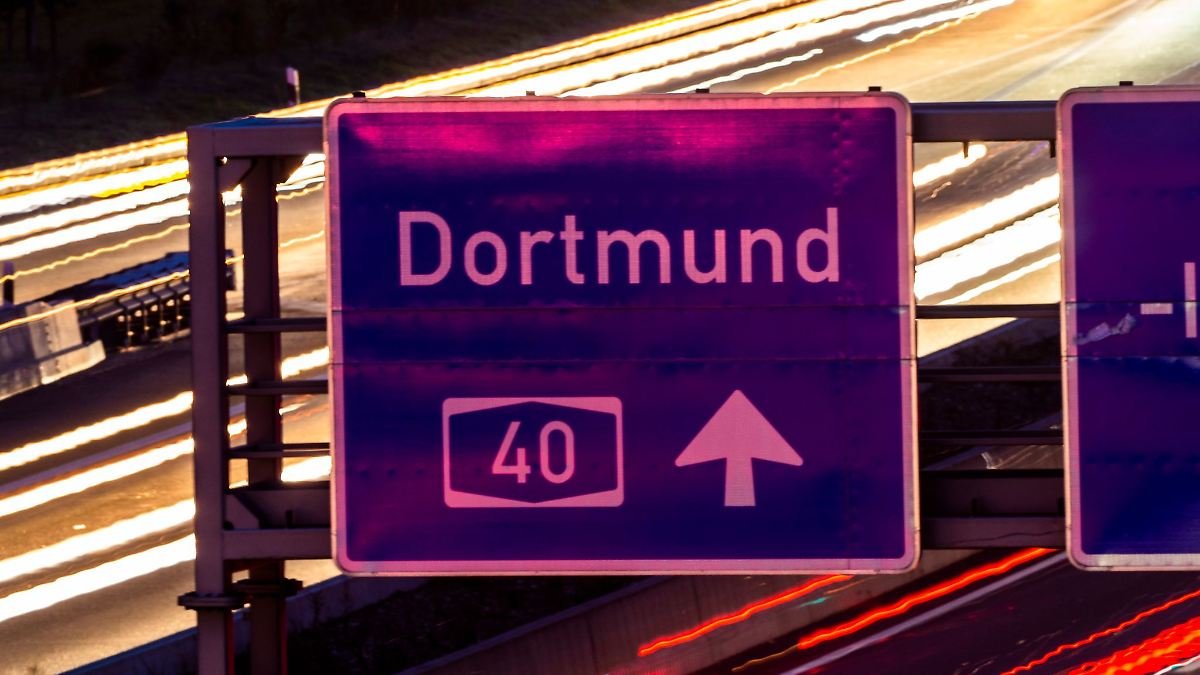 Artikelbild der Quelle zu: Nordrhein-Westfalen: A40 bei Dortmund bis Freitag für Sanierung gesperrt