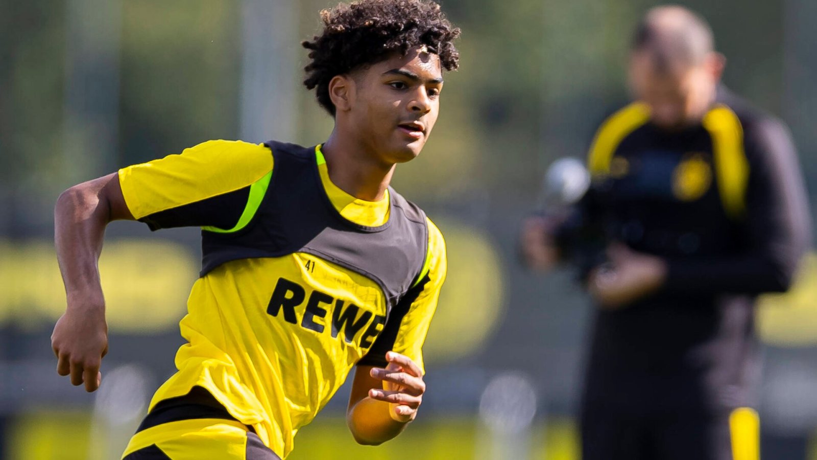 Artikelbild der Quelle zu: Zukunft von Mathis Albert: BVB hat klaren Plan