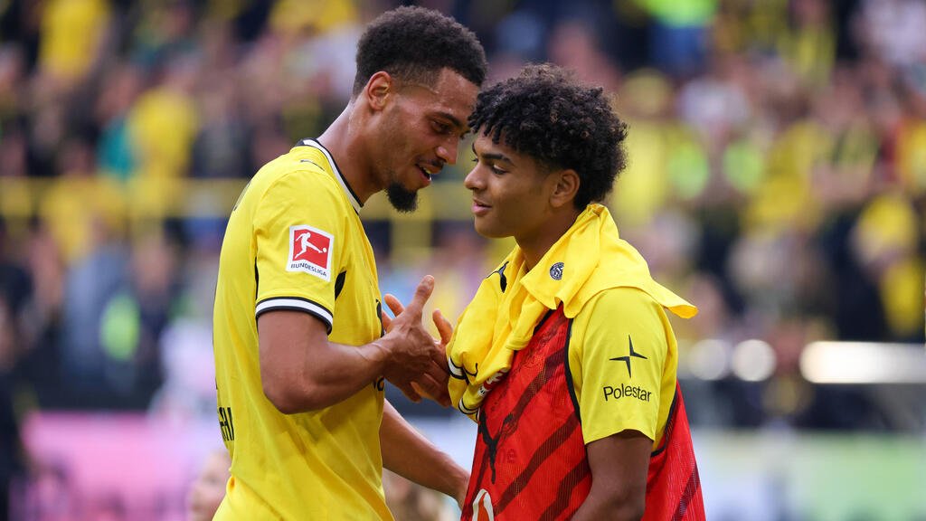 BVB-Talent Mathis Albert (r.) zieht Interesse aus der Premier League auf sich