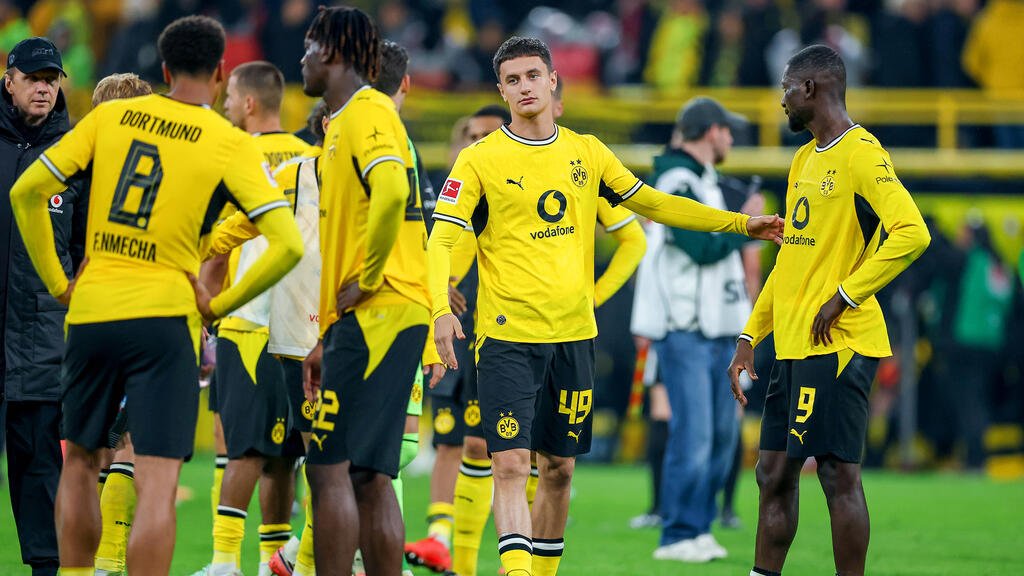 Luca Reggiani (2.v.r.) soll vor einem Abschied vom BVB stehen