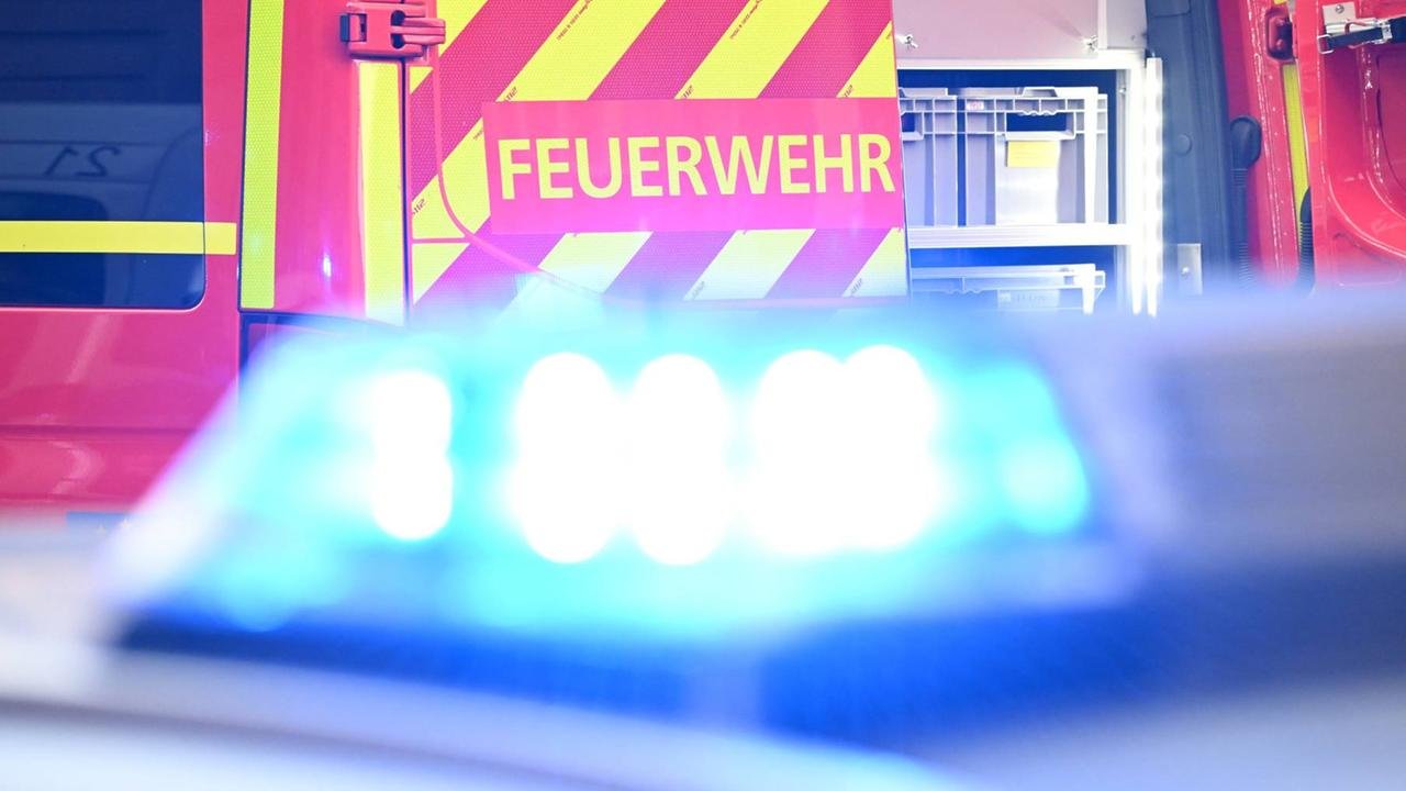 Artikelbild der Quelle zu: Rettungskräfte vor Ort: Erneut droht ein Haus in Wuppertal einzustürzen