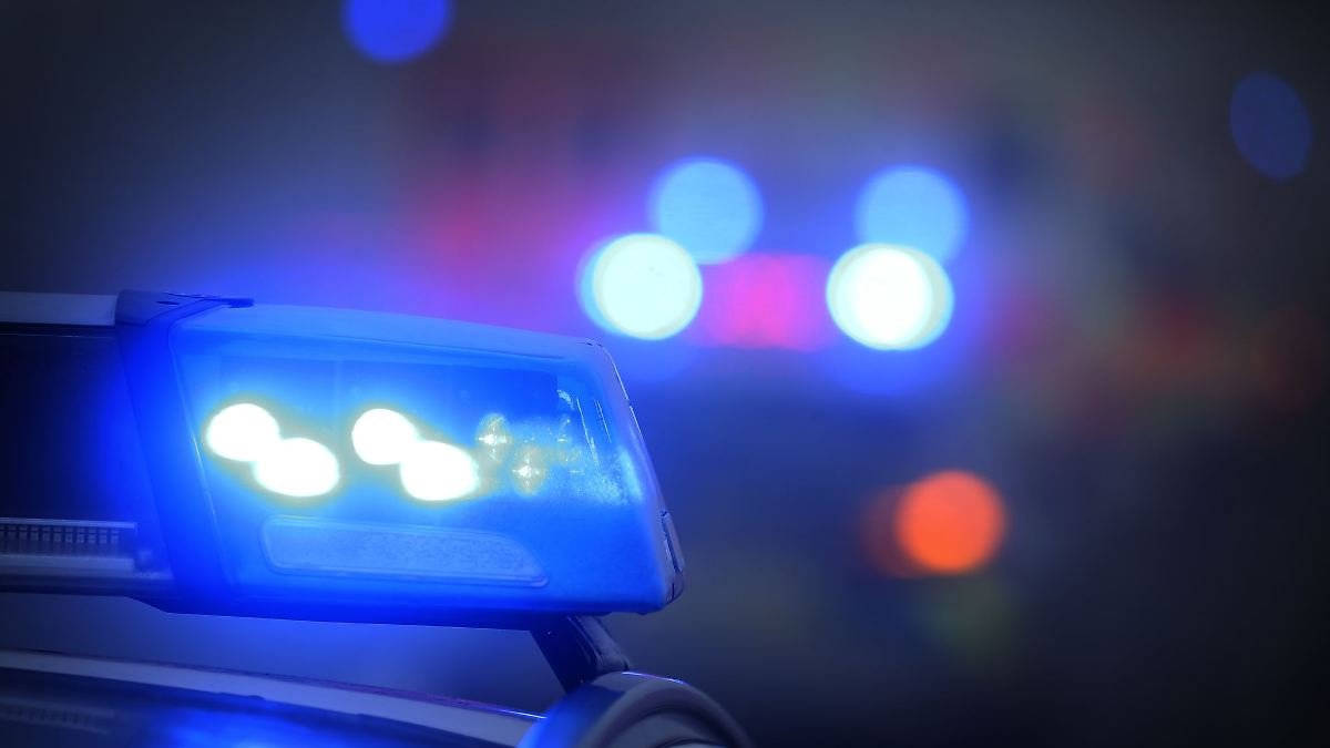 Artikelbild der Quelle zu: Nordrhein-Westfalen: Juweliergeschäft nachts ausgeräumt - Trio erbeutet Schmuck