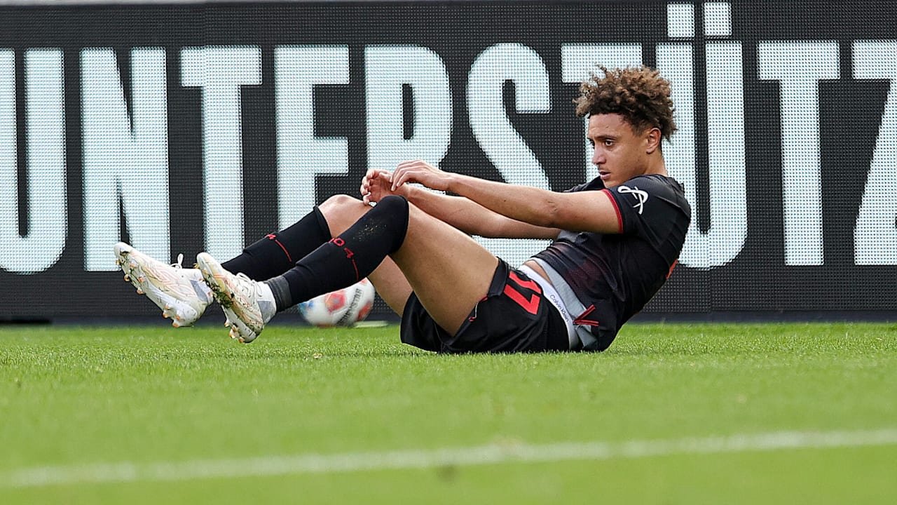 Artikelbild der Quelle zu: Bayer Leverkusen: Talent wieder verletzt: Eliesse Ben Seghir bleibt das größte Bayer-Rätsel