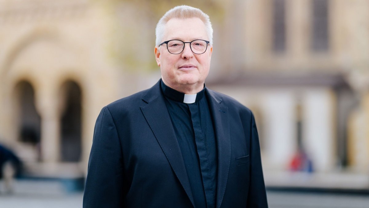 Artikelbild der Quelle zu: Erzbistum Paderborn: Krebstherapie von Generalvikar Bredeck hat begonnen