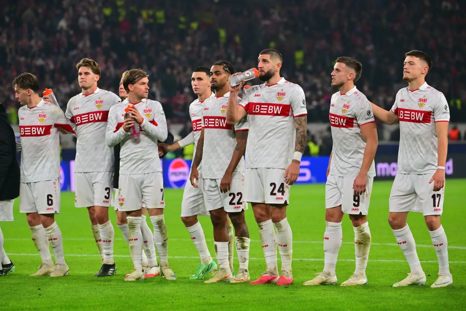 Artikelbild der Quelle zu: Chancen besser nutzen ist die Devise beim VfB Stuttgart: Gladbach kommt am Freitag