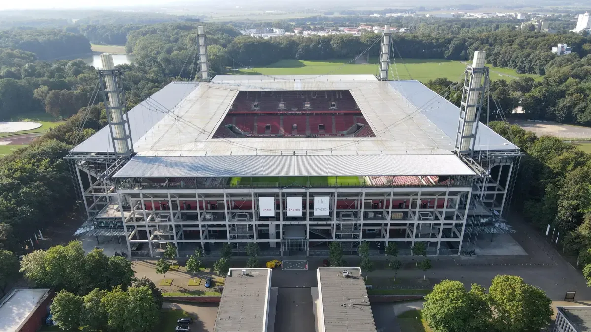Artikelbild der Quelle zu: Neue Regeln am RheinEnergie-Stadion: Stadt Köln weitet Anwohnerschutz ab 2027 deutlich aus