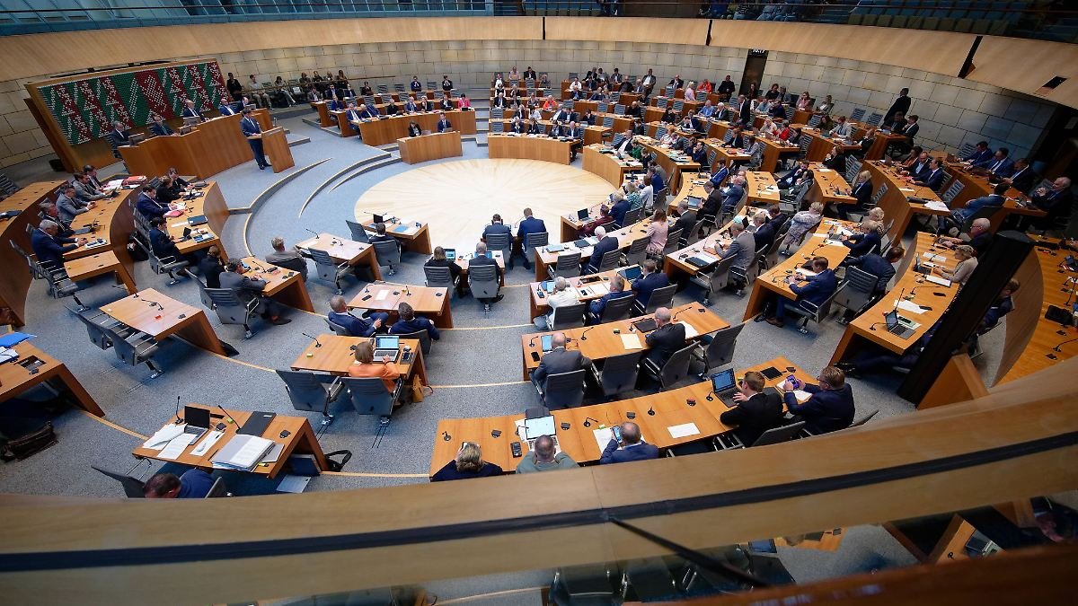 Artikelbild der Quelle zu: Nordrhein-Westfalen: NRW-Landtag berät über Zukunft der Rettungswachen
