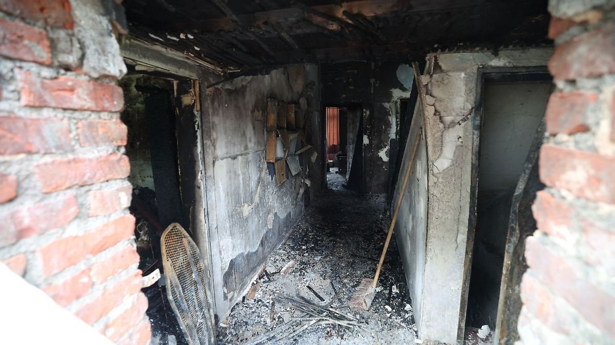 Artikelbild der Quelle zu: Nordrhein-Westfalen: Feuer mit drei Toten in Bochum: Bewohner unter Mordverdacht