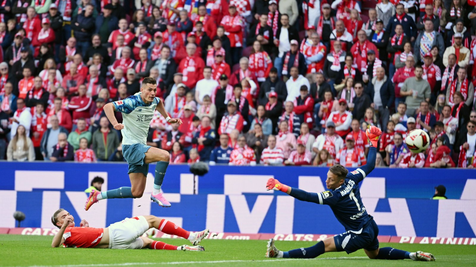 Artikelbild der Quelle zu: Schick, diese Serie – Weltstar eingeholt!