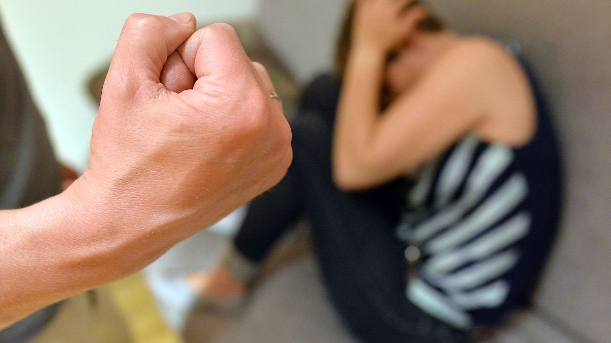 Artikelbild der Quelle zu: Nordrhein-Westfalen: Plakate werben für anonyme Spurensicherung