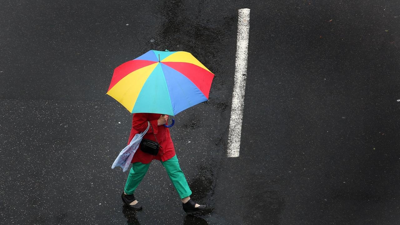 Artikelbild der Quelle zu: Wetter in NRW: Es wird herbstlich: Regen und stürmische Böen im Anmarsch