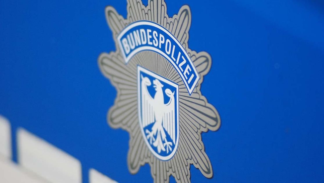Artikelbild der Quelle zu: BPOL NRW: Bundespolizei vollstreckt Haftbefehle am Wochenende