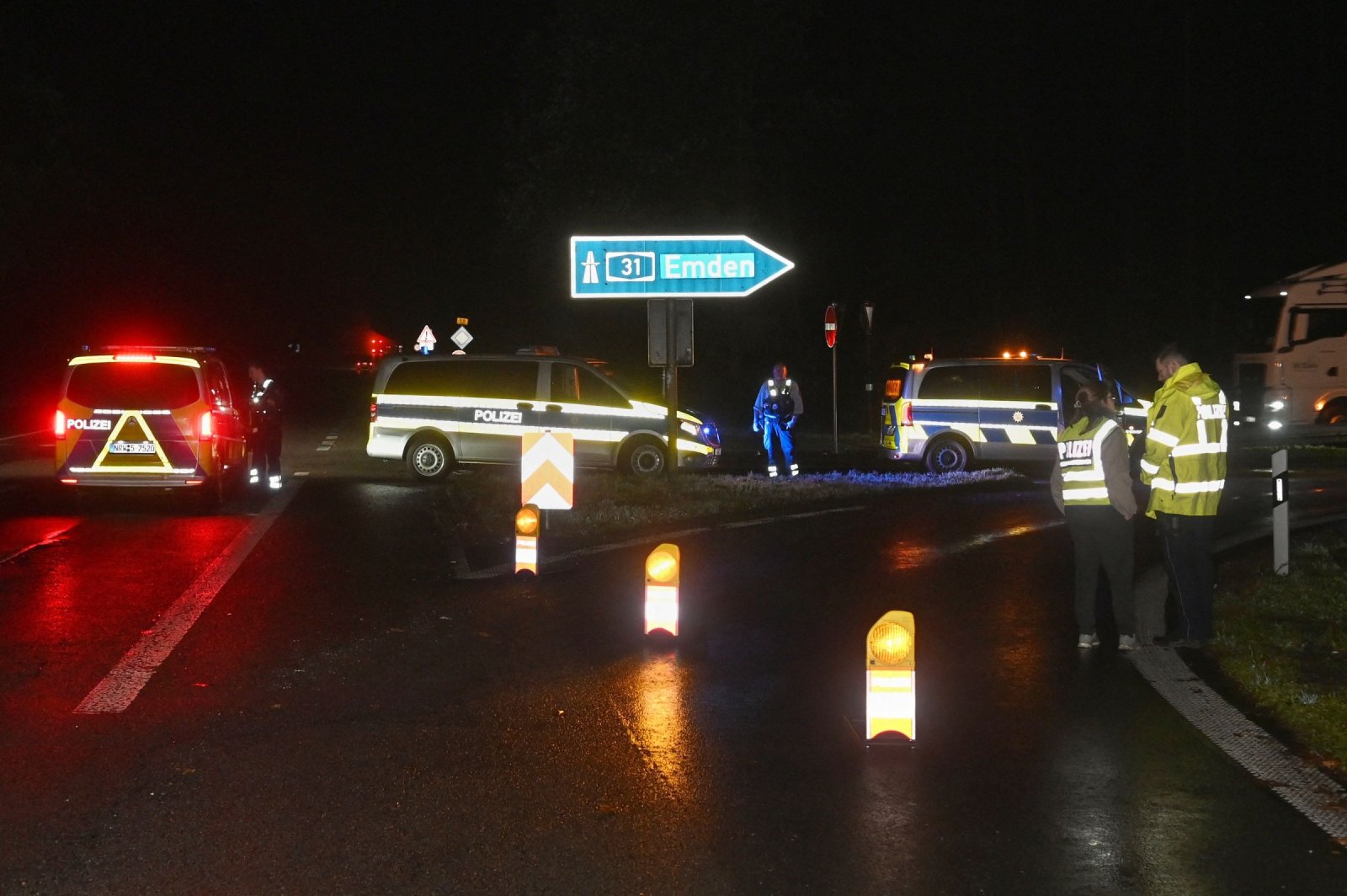 Artikelbild der Quelle zu: Kletter-Aktion – Aktivisten verzögern Castor-Transport